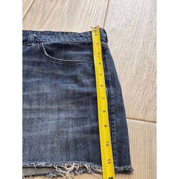J.Crew Women’s Denim Cutoff Shorts Size 10 | 100% Cotton | Raw Hem Vintage Wash - Picture 3 of 7